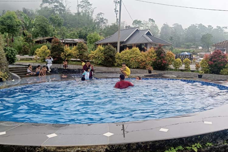 kolam renang pamah simelir cottage