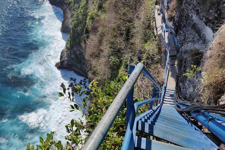 air terjun peguyangan nusa penida