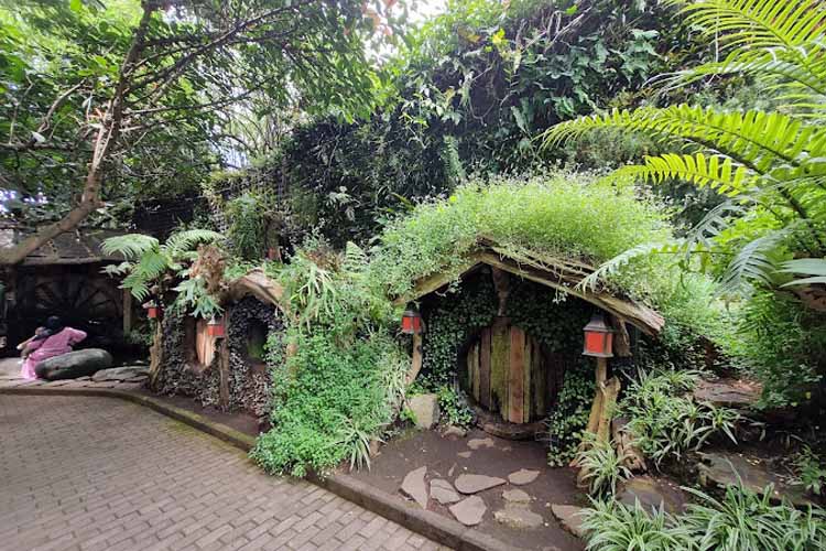 farm house lembang rumah hobbit