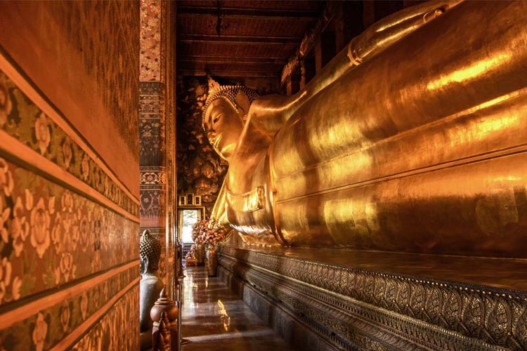 Sleeping Budha Wisata Patung Tidur Terbesar di Thailand