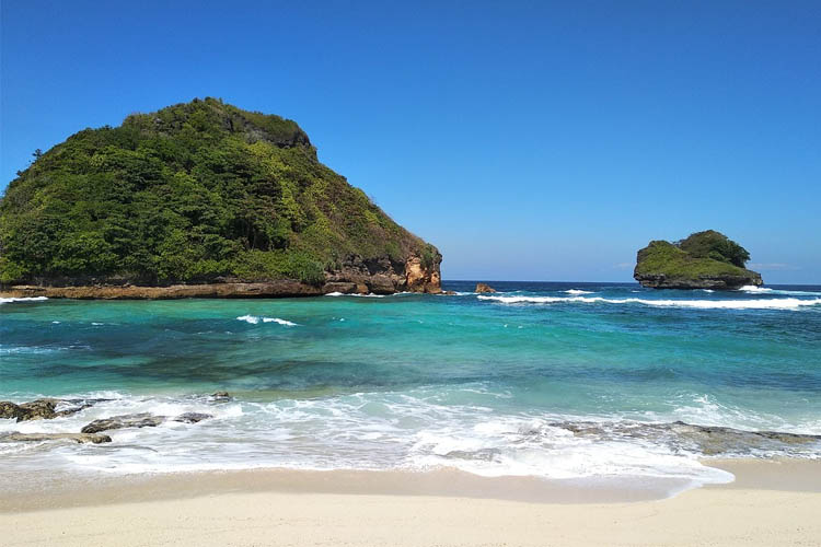 pantai balekambang malang