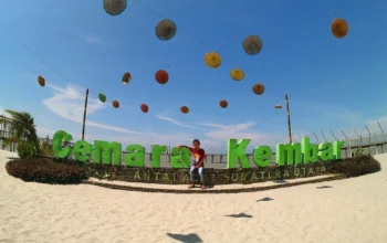 pantai cemara kembar