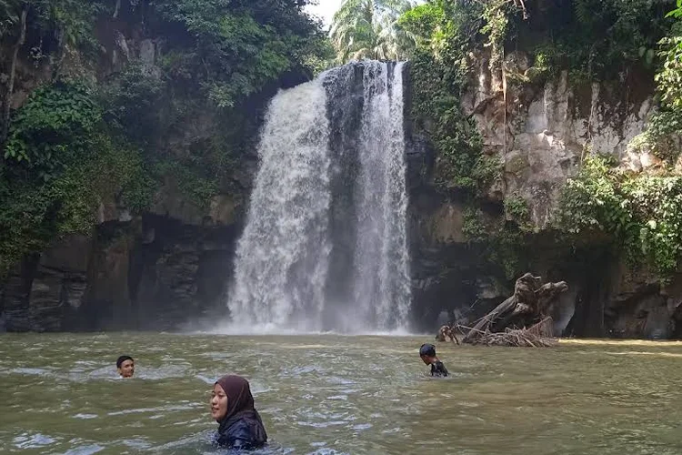 tempat wisata di kisaran Air Terjun Simonang Monang
