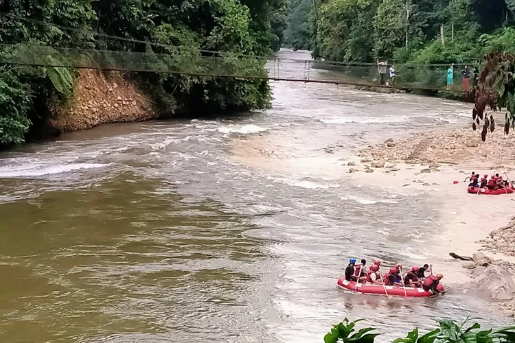 tempat wisata di kisaran Jembatan Gantung Bedeng