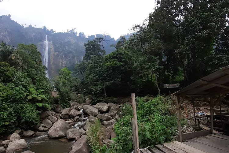 tempat wisata di kisaran air terjun ponot