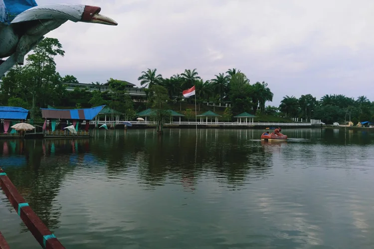tempat wisata di kisaran danau teratai