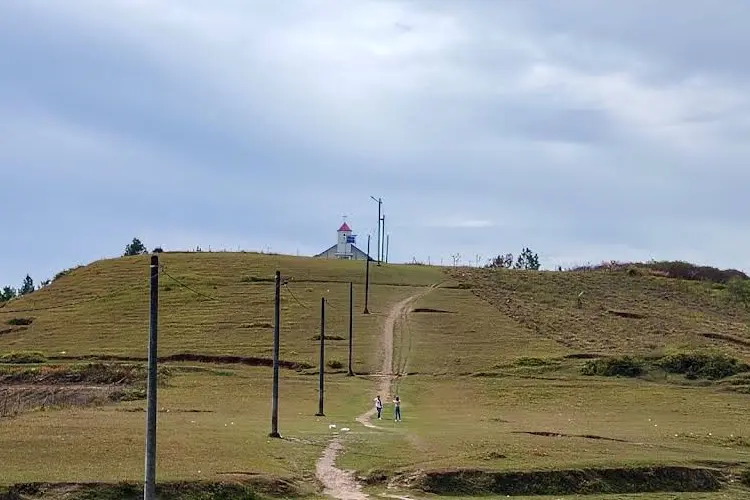 tempat wisata di samosir Bukit Sidihoni