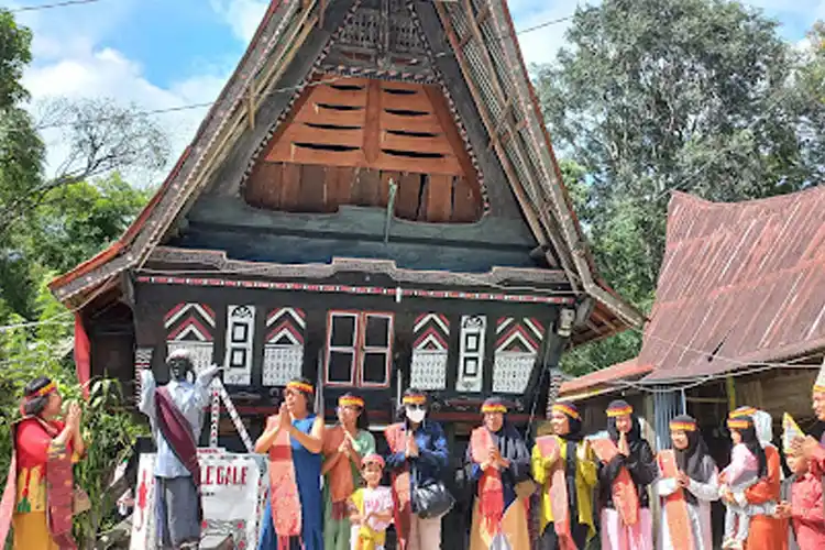 Tempat Wisata di Parapat yang Lagi Hits Pantai Bebas Parapat Desa Wisata Tomok